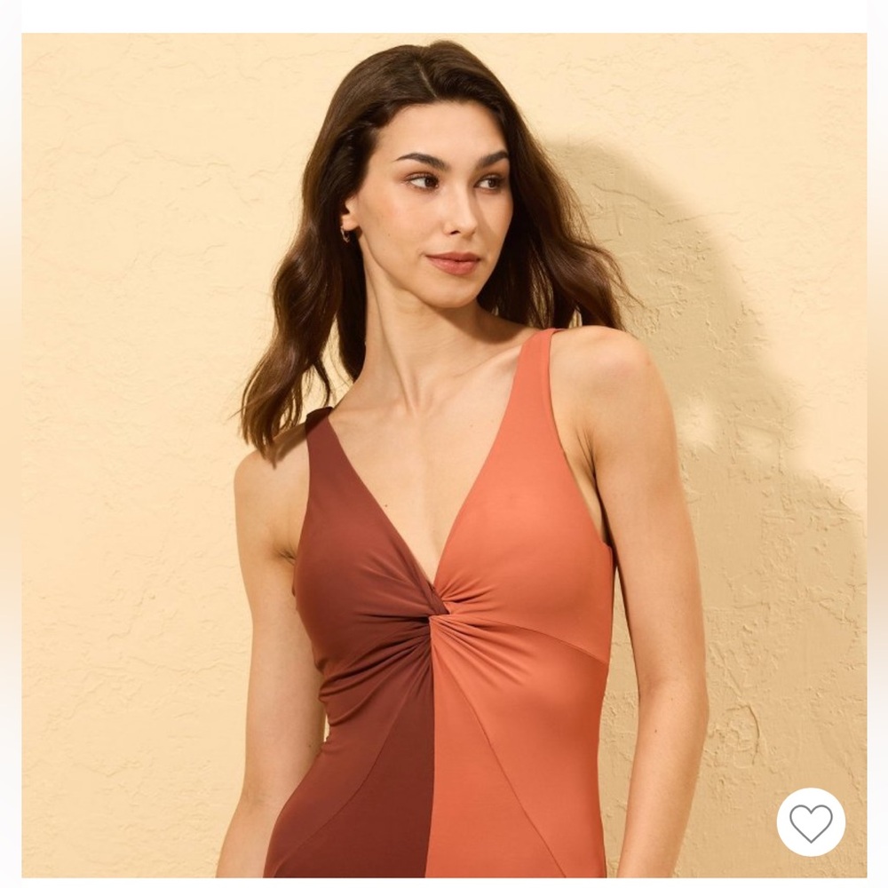 BRAND NEW women’s small Shade & Shore Two-Tone Twist Front Swimsuit